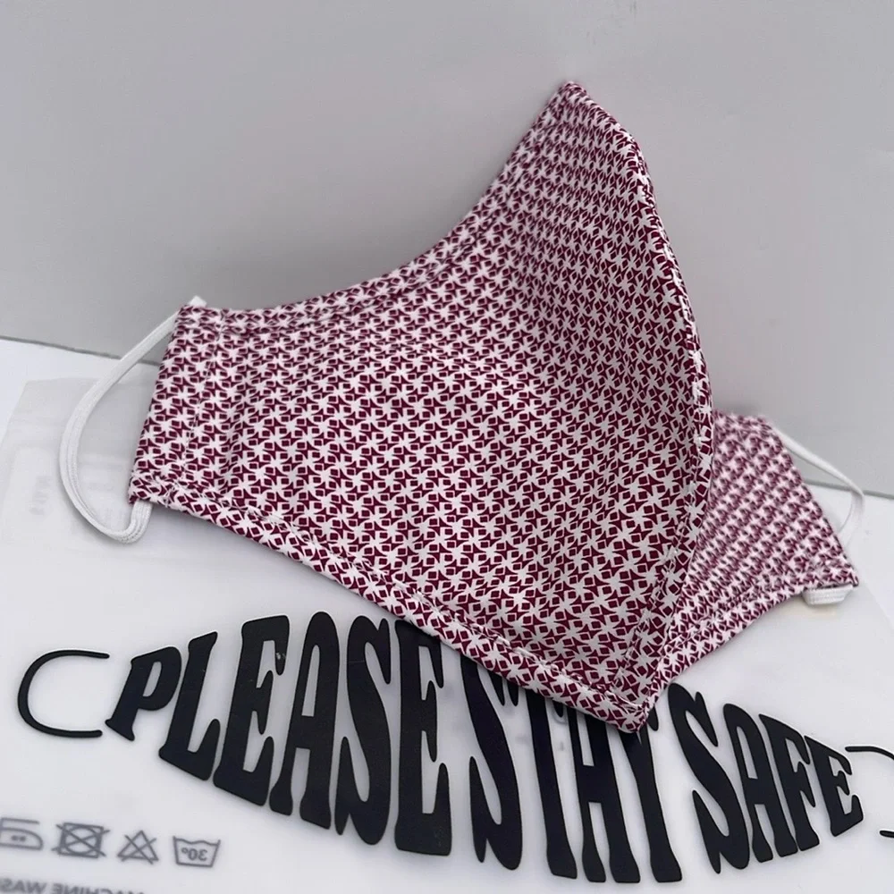 Red and White Patterned Face Mask TED BAKER LONDON Reversible Reusable
NWT - Picture 3 of 15